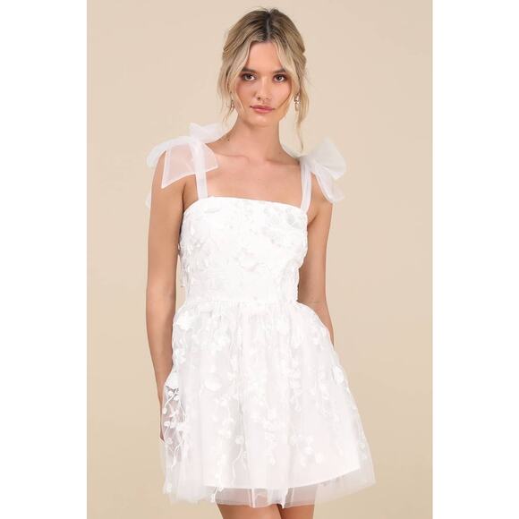 NWT Lulus Classic Romance White 3D Floral Applique Tie-Strap Mini Dress Size XL - Picture 1 of 7